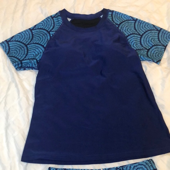 Bonneuitbebe Women's Two Piece Rash Guard Short Sleeve. Size: XS. - Picture 5 of 12